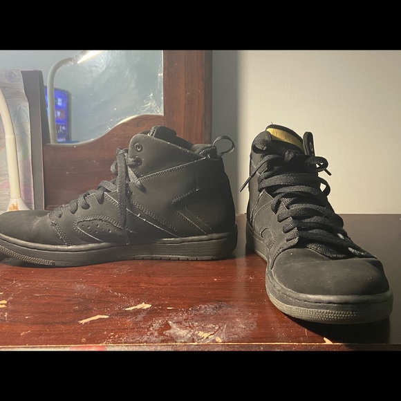 Jordan’s size 8.5 - Picture 6 of 6